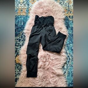 Lululemon Beyond the Studio Cropped Joggers